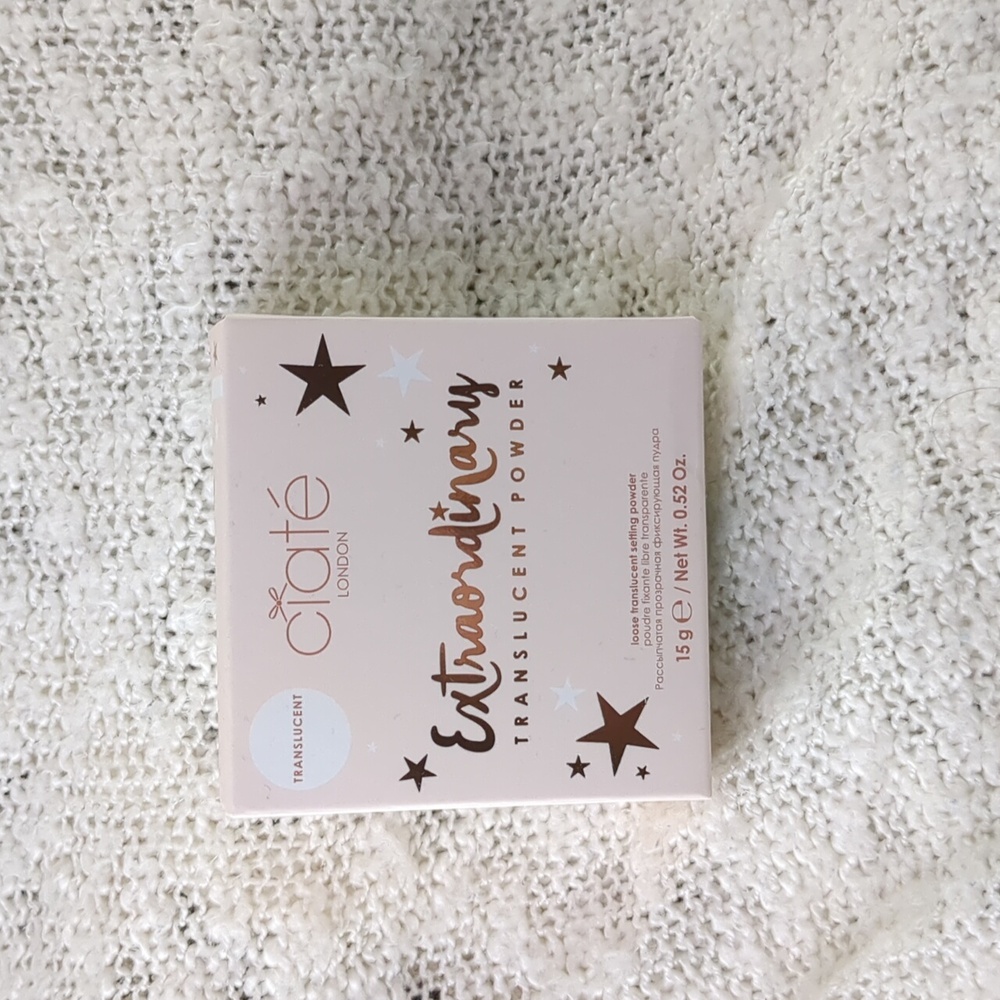 Ciaté Extraordinary Powder in Translucent, 15g/0.52oz - Picture 5 of 11